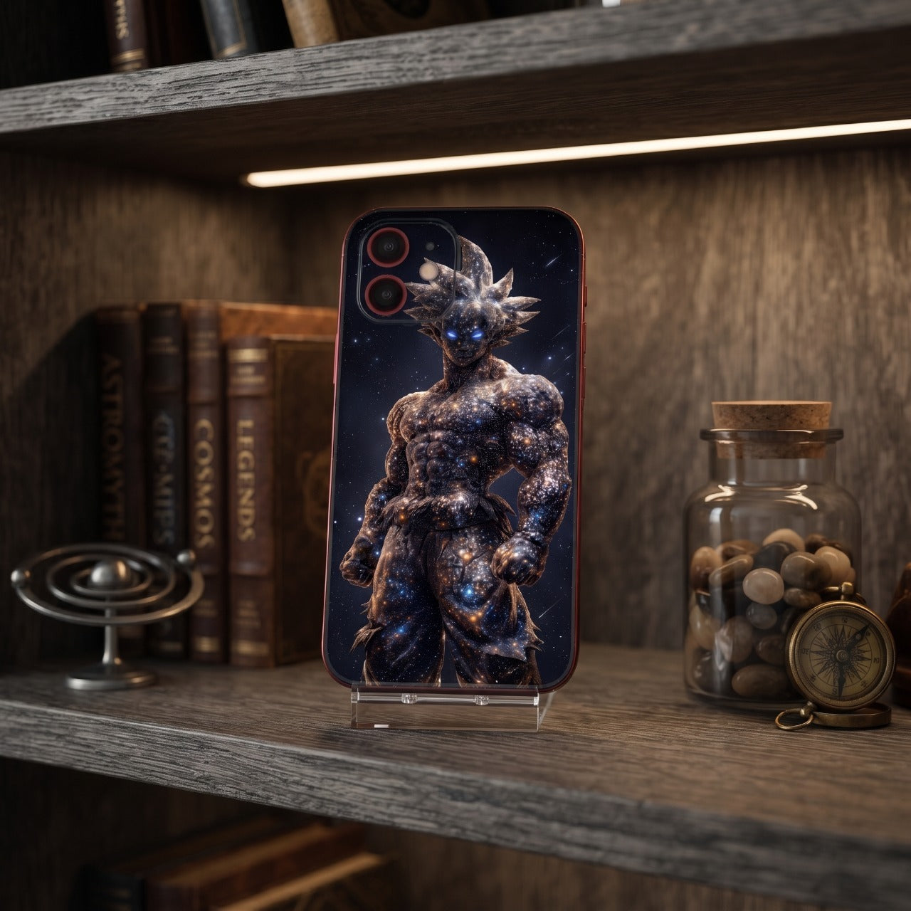 Coque iPhone Dragon Ball Goku cosmique posée sur une étagère près d'un modèle de système solaire