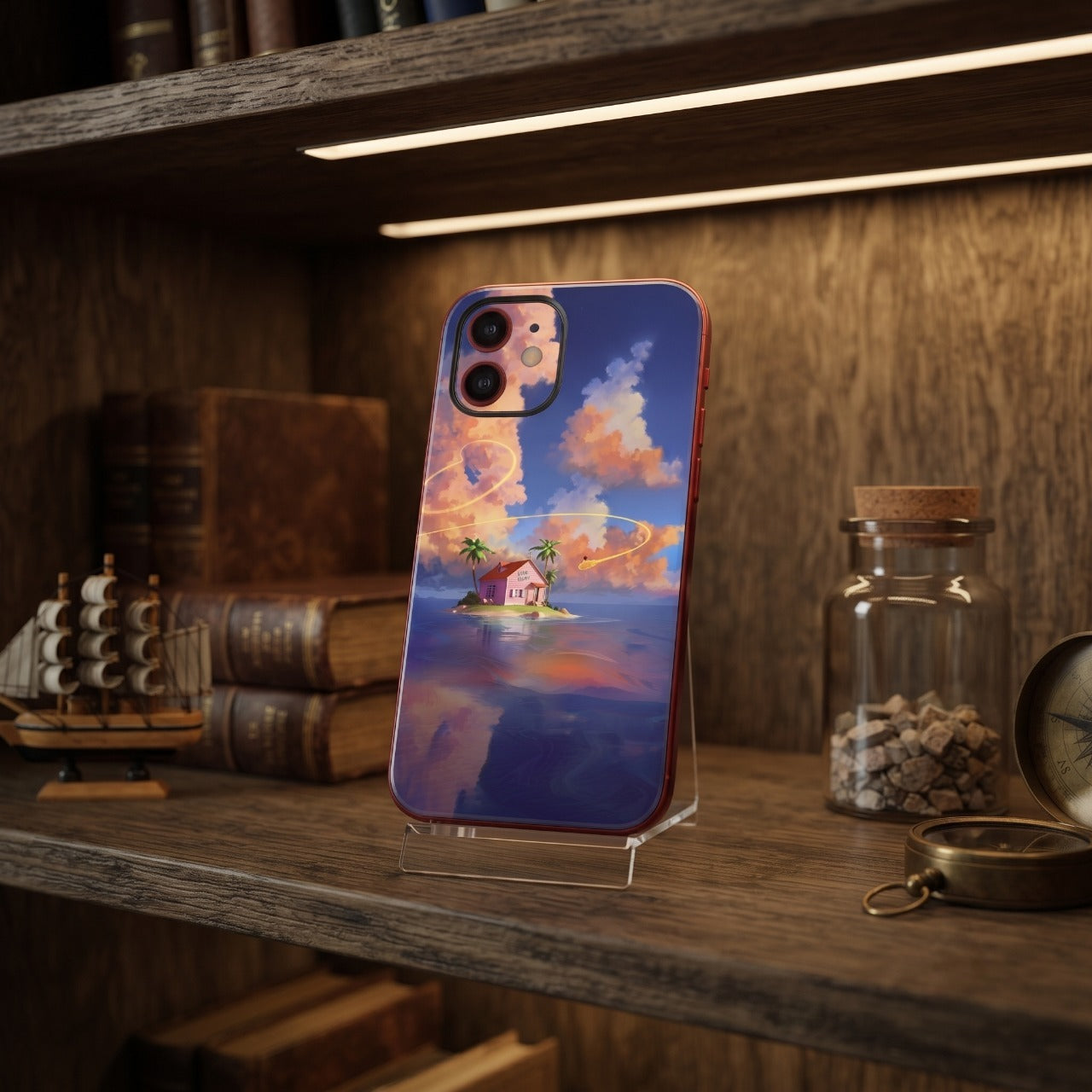 Coque iPhone Dragon Ball Kame House posée sur une étagère en bois éclairée