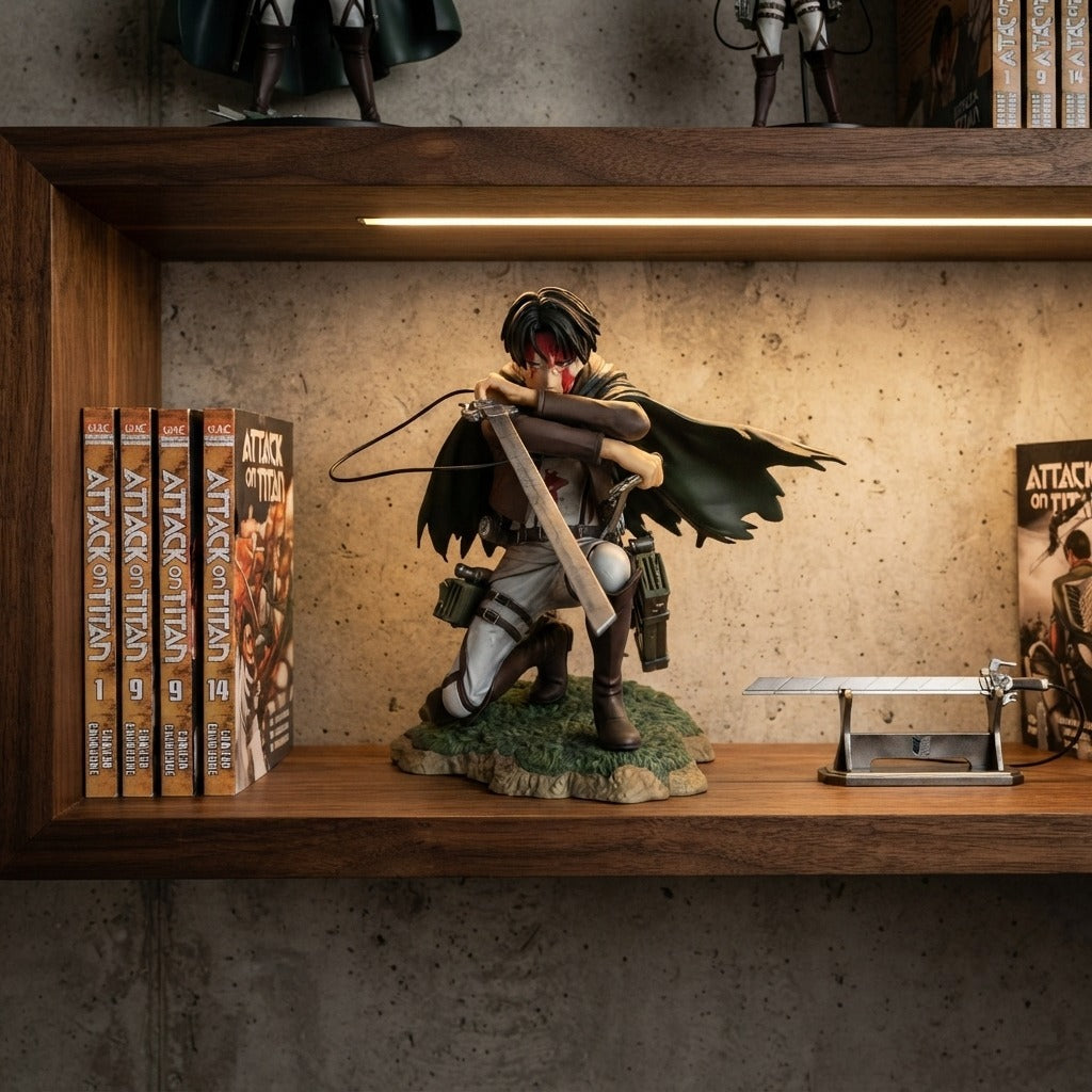Figurine Levi Ackerman Attaque des Titans exposée sur une étagère (décor non inclus)