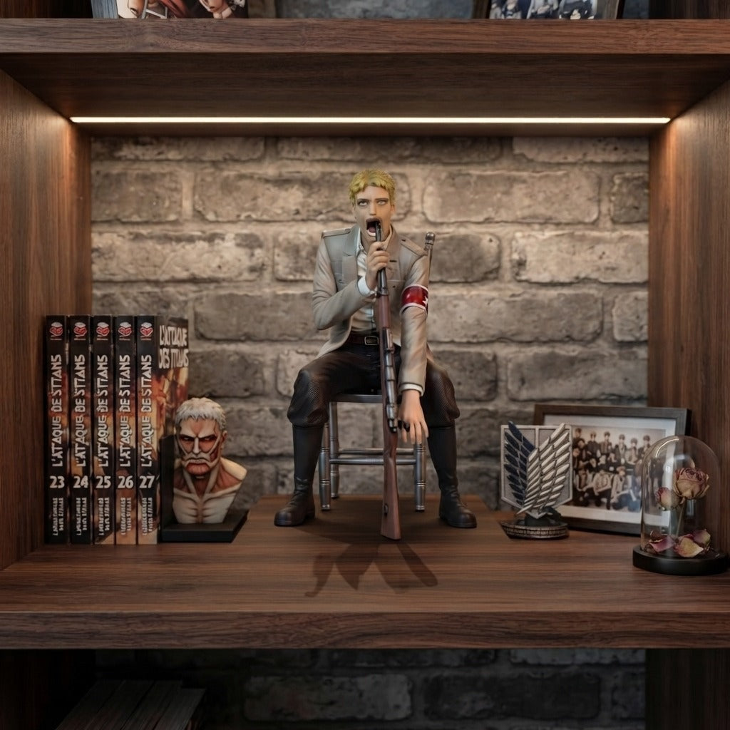 Figurine Reiner Braun Attaque des Titans exposée sur une étagère (décor non inclus)