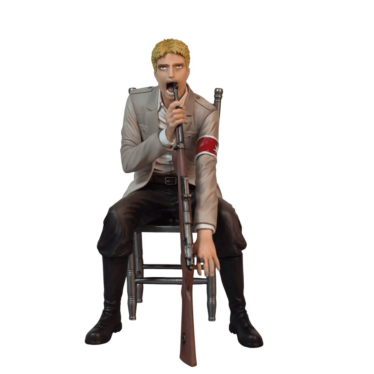 Figurine Reiner Braun assis sur une chaise avec fusil arc Marley - Attaque des Titans