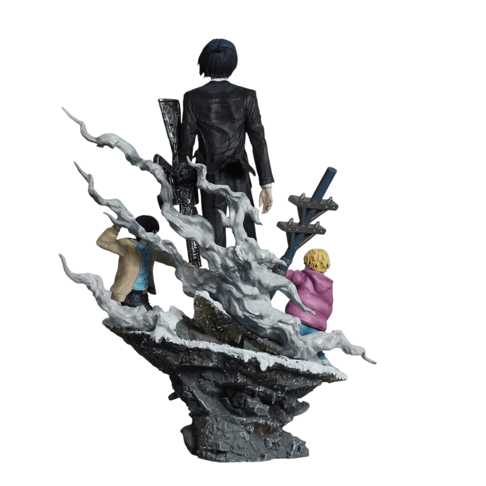 Figurine Le Démon Flingue (Chainsaw Man), 33 cm, deux silhouettes au pied du socle, bras levés vers la grande — détourée, vue sans décor.