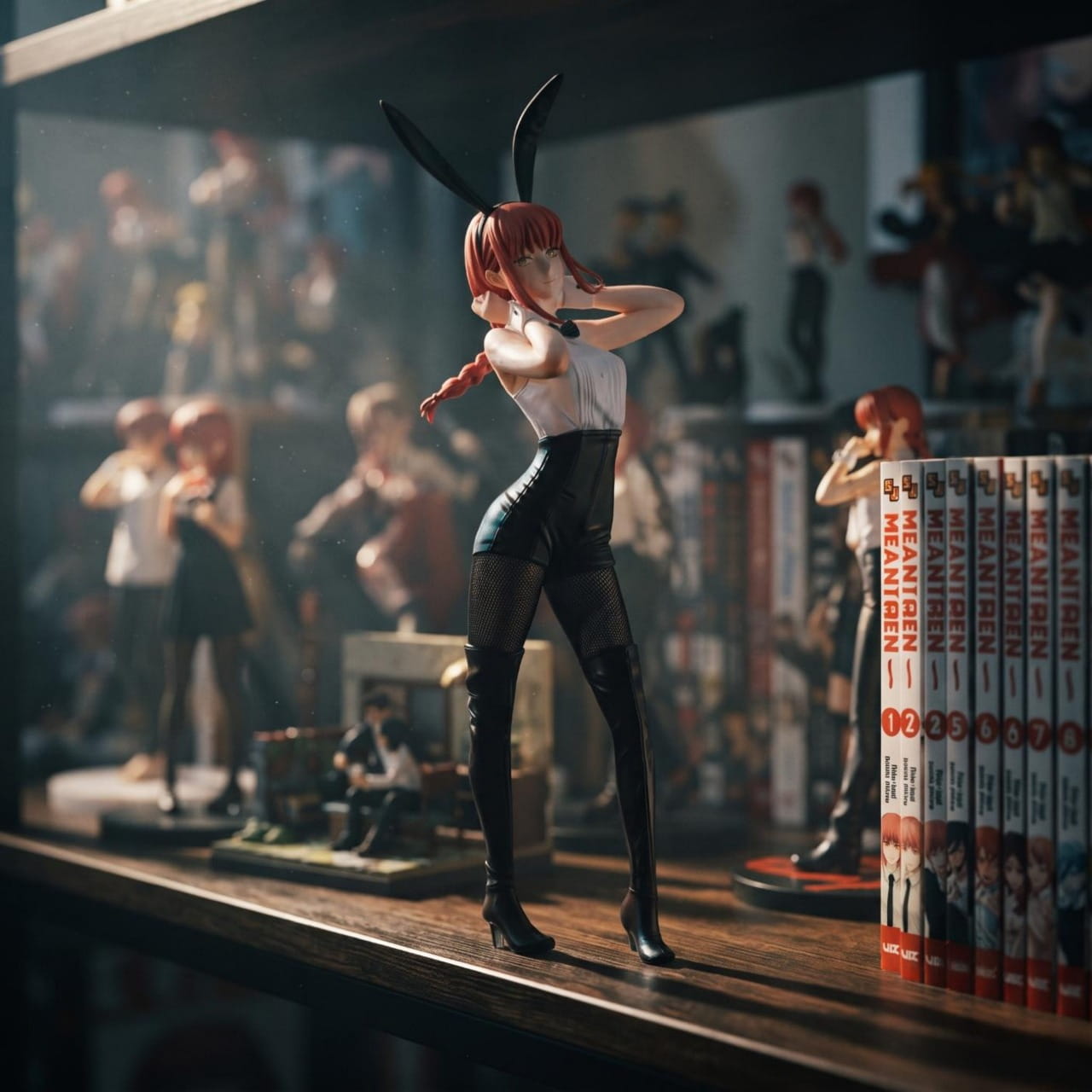 Figurine Makima bunny girl Chainsaw Man exposée sur une étagère (décor non inclus)