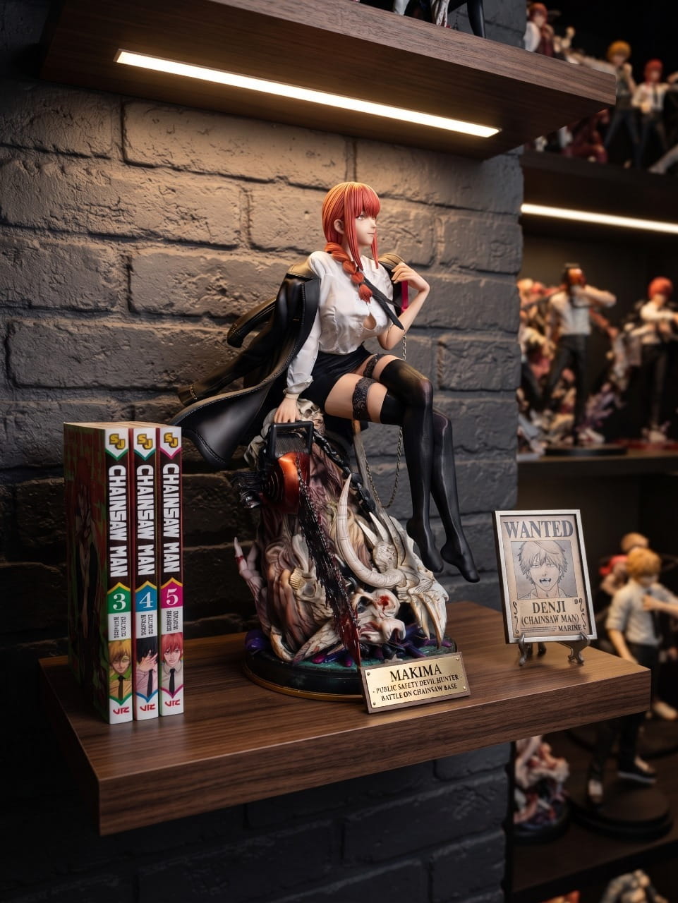 Figurine Makima trone Chainsaw Man - exposee sur une etagere (decor non inclus)