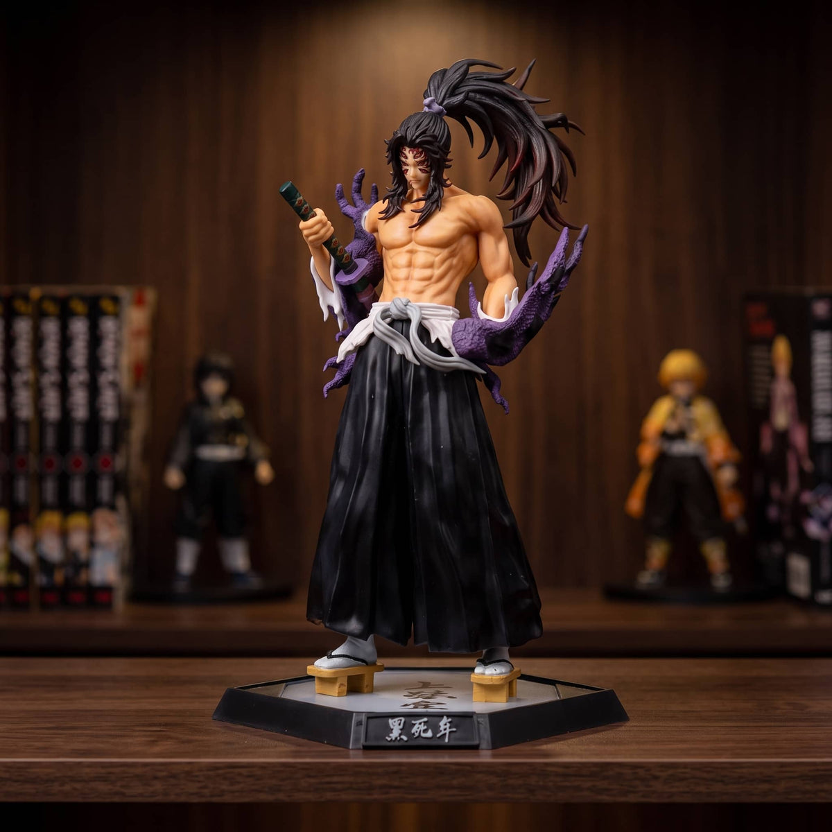 Figurine Kokushibo Lune Supérieure Un Demon Slayer - exposee sur une etagere (decor non inclus)