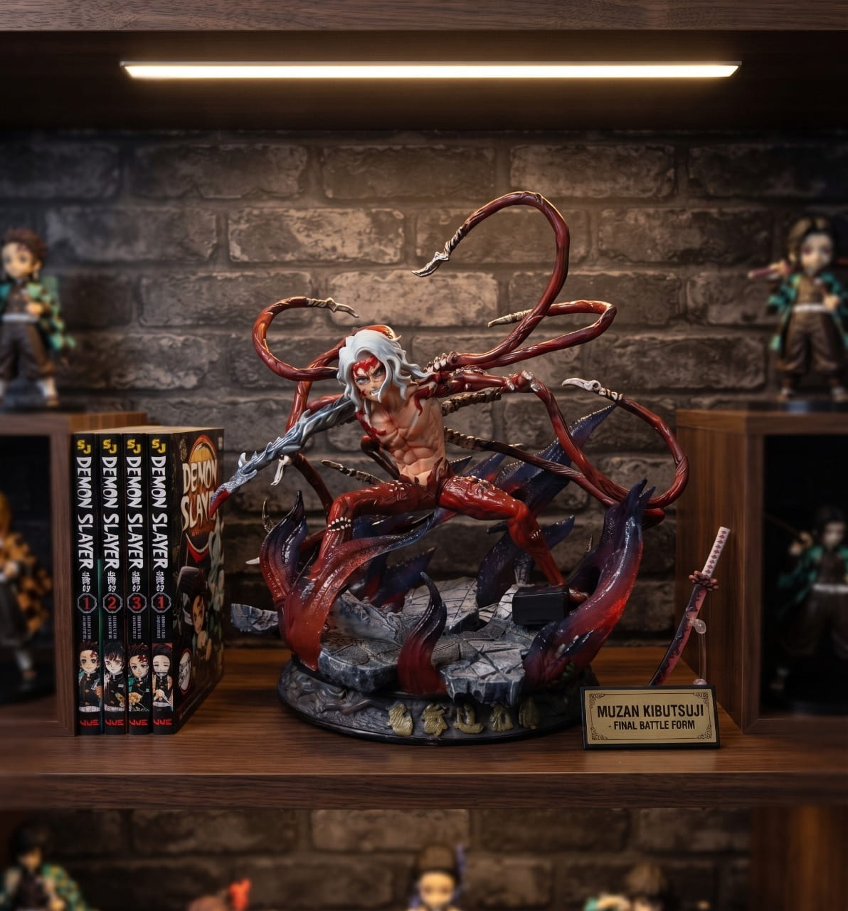 Figurine Muzan Kibutsuji forme finale Demon Slayer - exposee sur une etagere (decor non inclus)