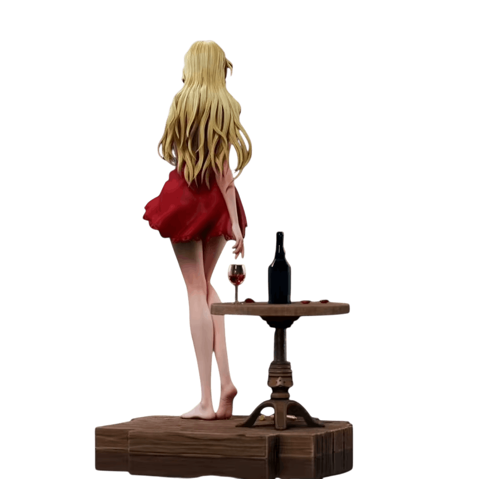 Figurine Vermouth Détective Conan - vue de dos et table de bar