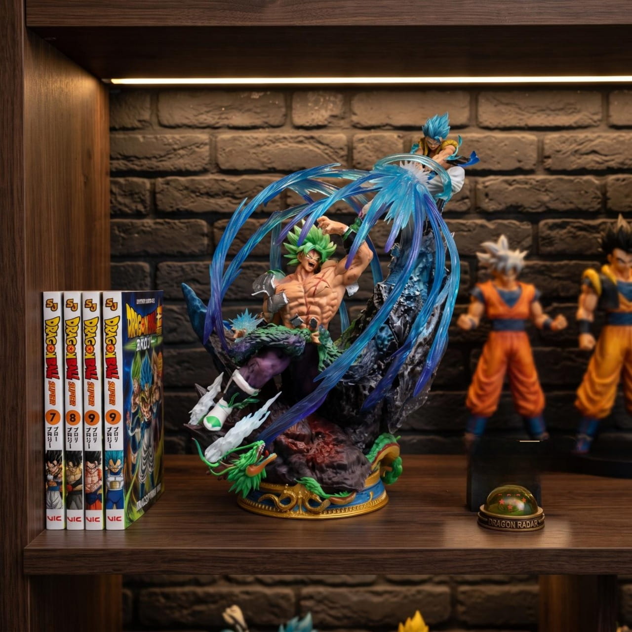 Diorama Broly vs Gogeta Dragon Ball - exposee sur une etagere (decor non inclus)