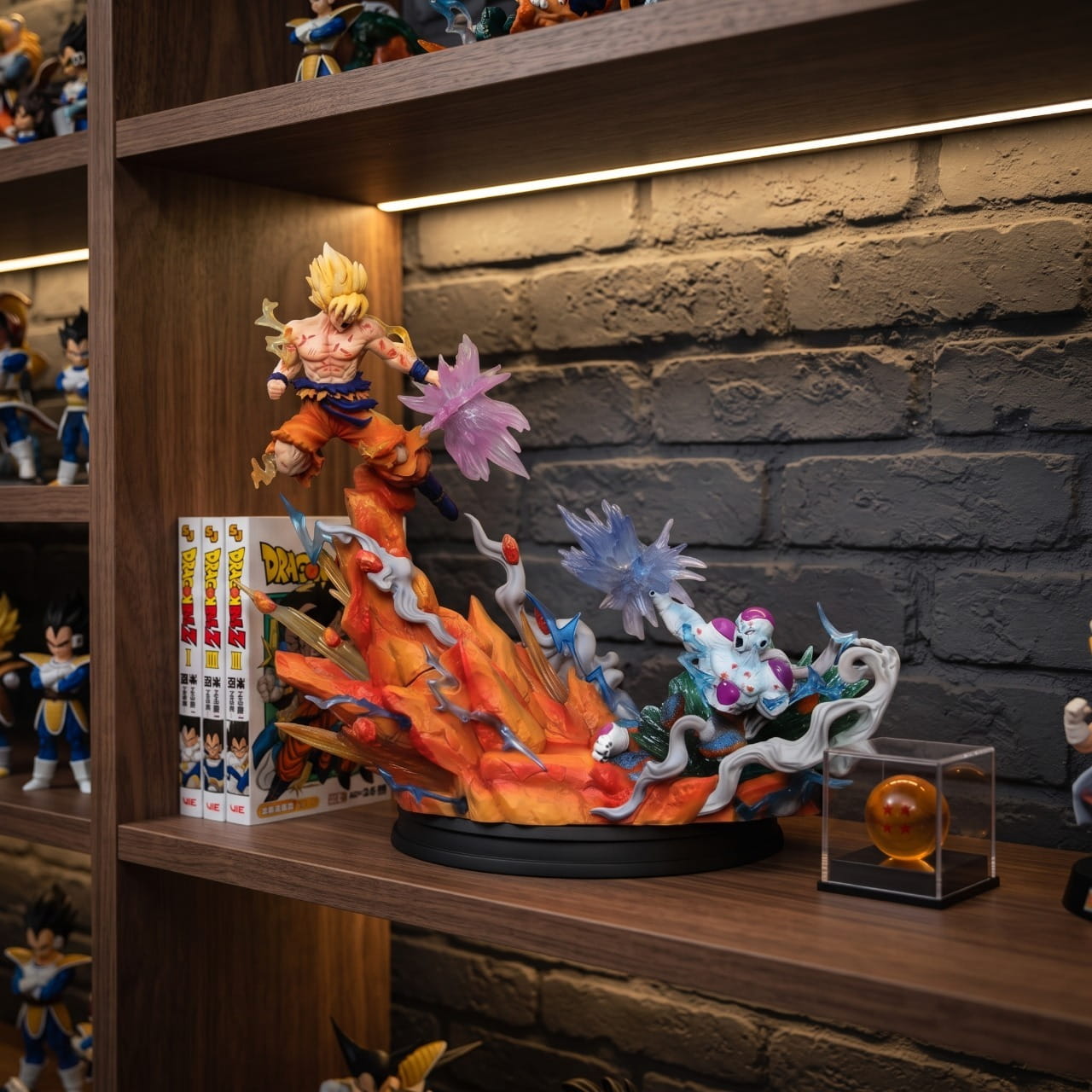 Diorama Goku vs Frieza Namek Dragon Ball Z - exposee sur une etagere (decor non inclus)