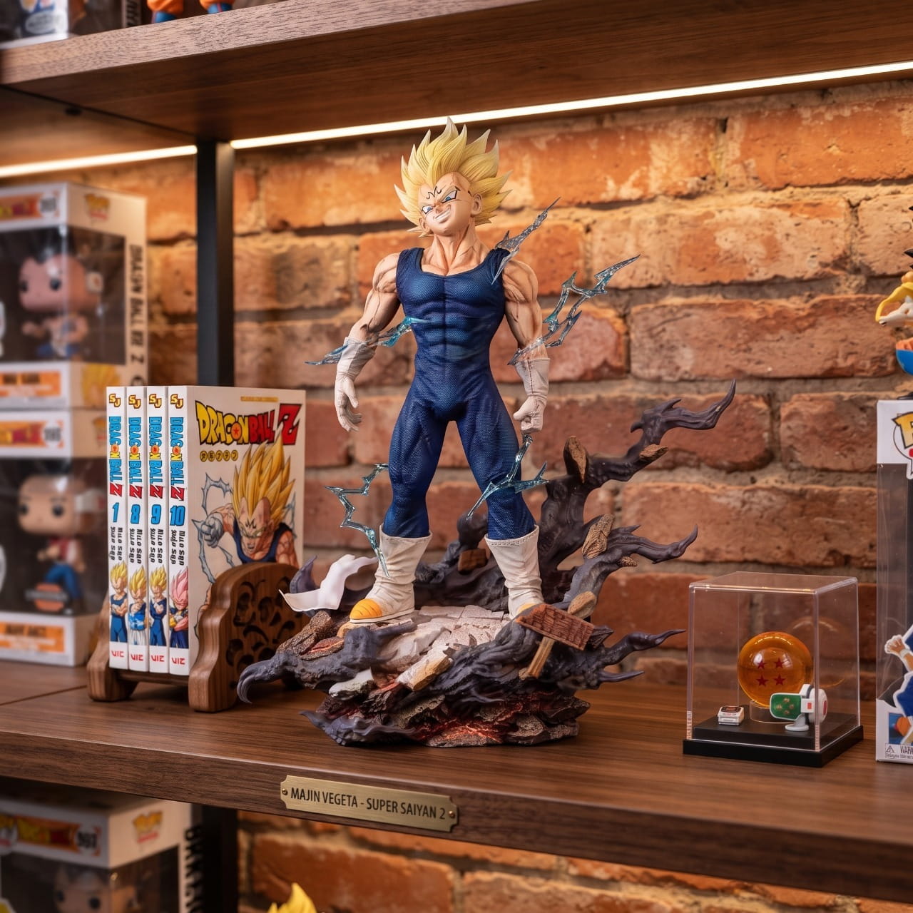 Figurine Majin Vegeta dechaine Dragon Ball Z - exposee sur une etagere (decor non inclus)