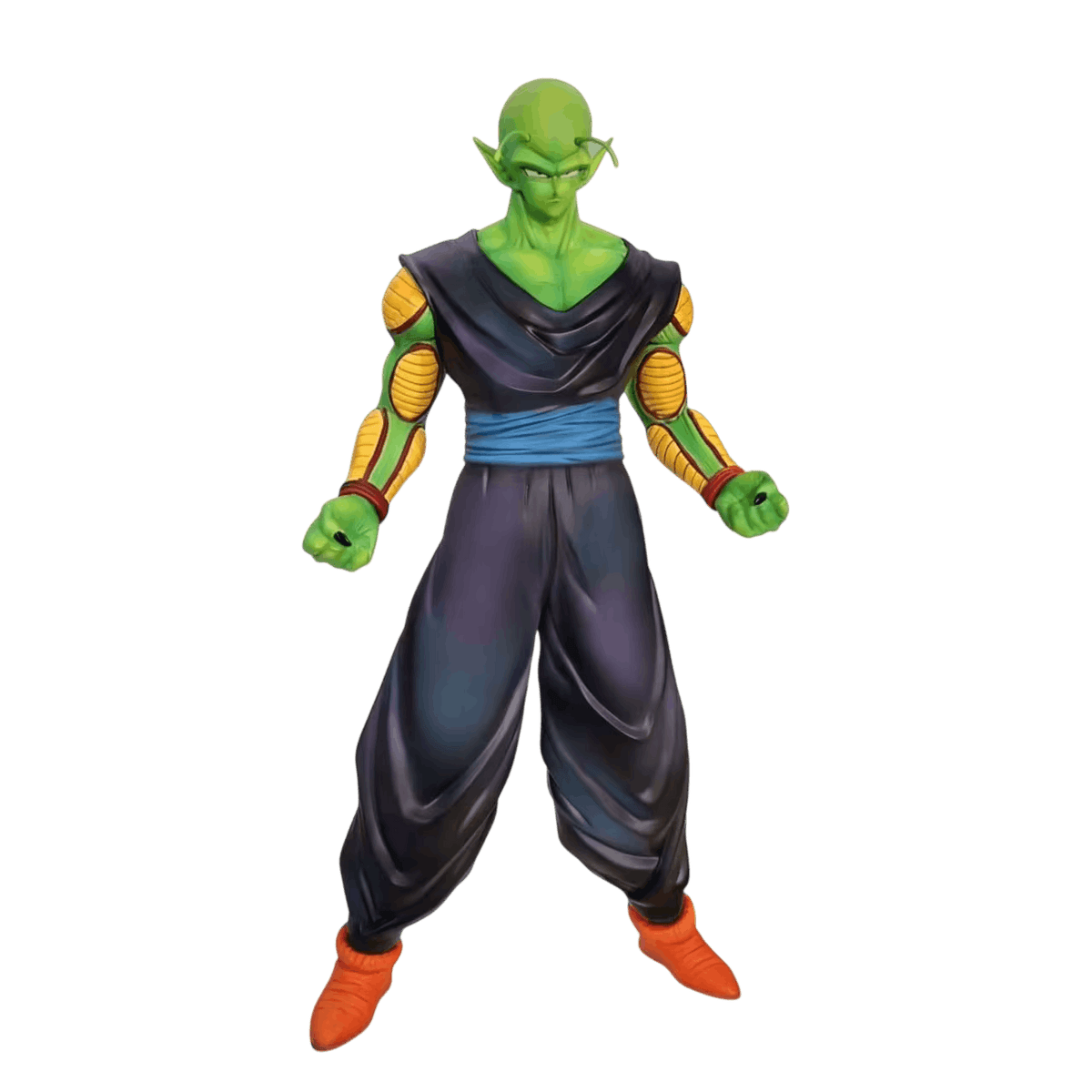 Figurine Piccolo 37 cm détourée sur fond noir, vue de face, poings fermés et chaussons orange