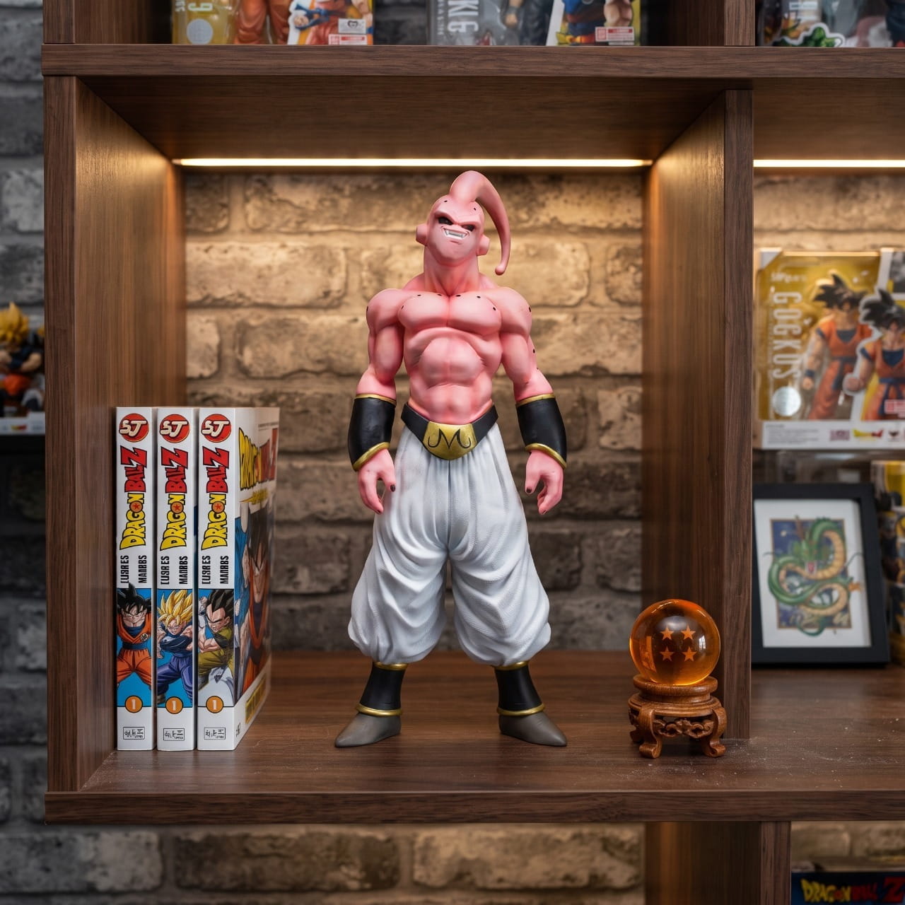 Figurine Super Buu 27 cm - exposee sur une etagere (decor non inclus)