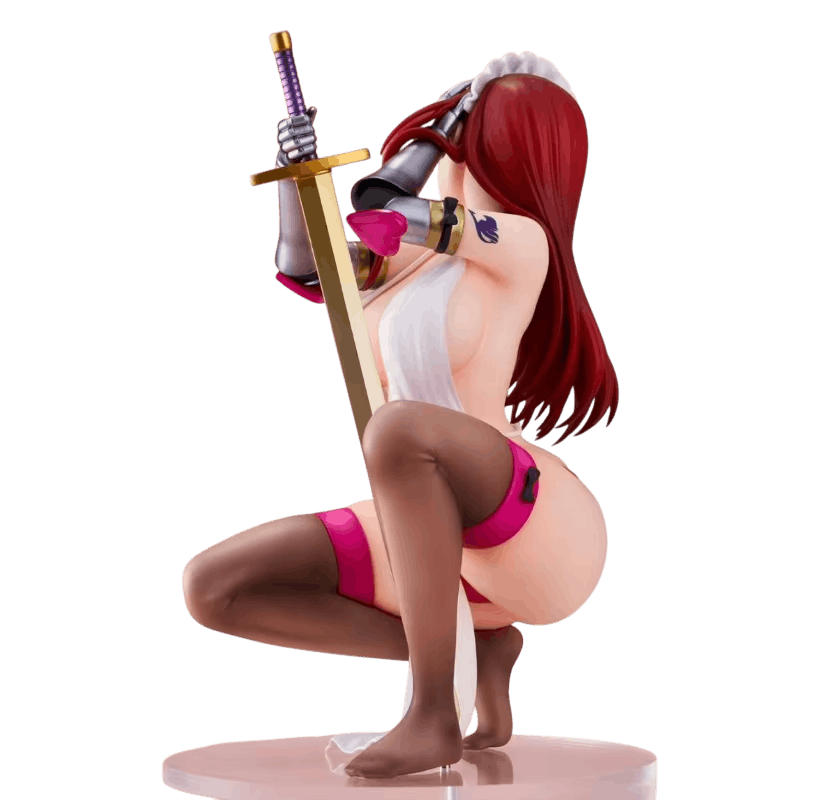 Figurine Erza Scarlet Fairy Tail de dos : chevelure écarlate, tatouage bleu-violet de la guilde sur le bras gauche et épée dorée plantée