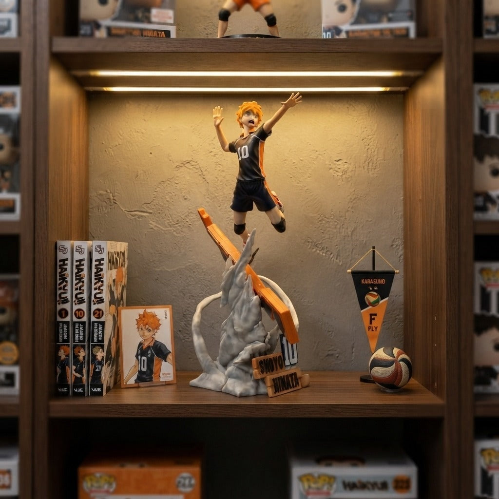 Figurine Hinata Shoyo Haikyû!! exposée sur une étagère (décor non inclus)