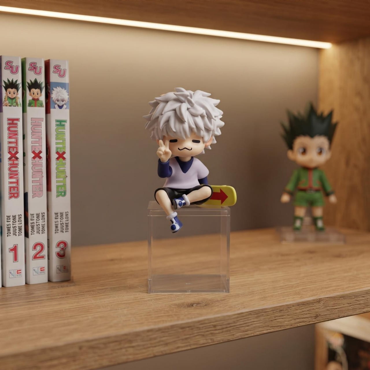 Figurine chibi Killua Zoldyck exposée sur une étagère (décor non inclus)