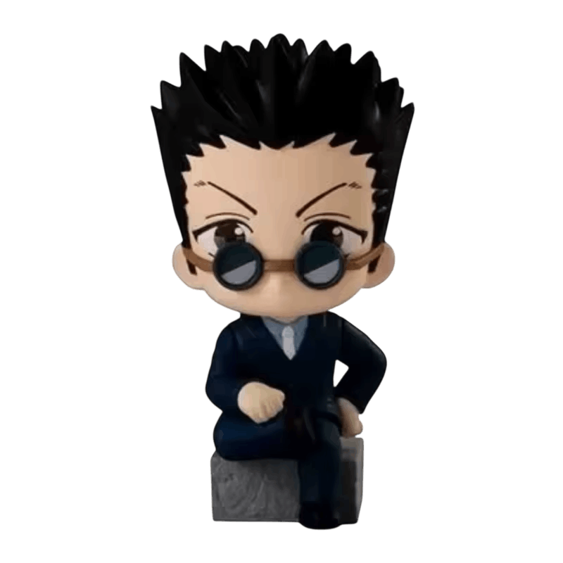 Figurine chibi Hunter x Hunter Leorio assis en costume avec sa mallette - face