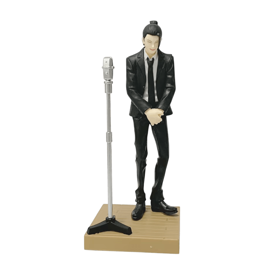 Figurine Jujutsu Kaisen Geto Suguru 17 cm en costume noir devant son micro sur pied