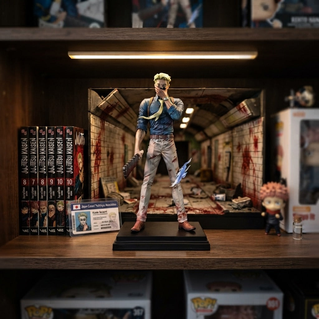 Figurine Nanami Kento exposée devant un diorama du métro de Shibuya, étagère Jujutsu Kaisen
