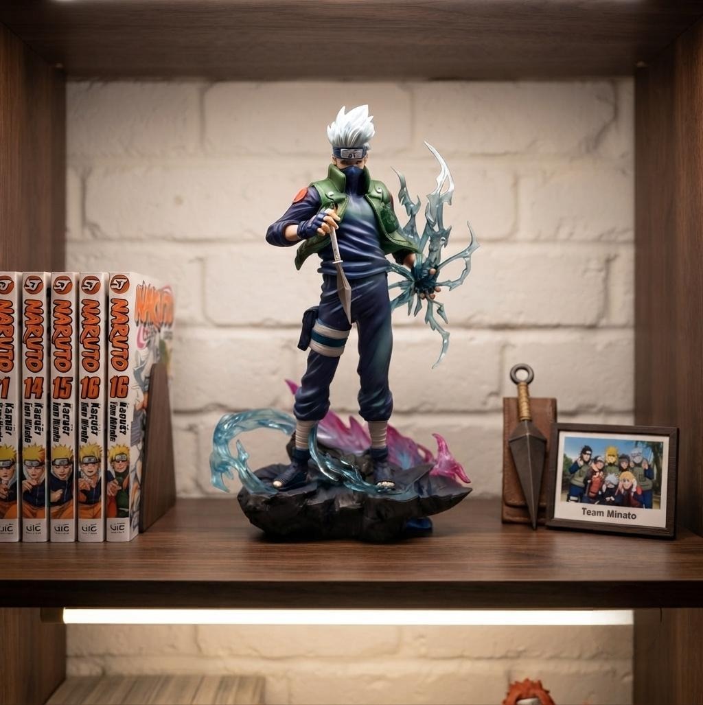 Figurine Kakashi Raikiri Naruto exposée sur une étagère (décor non inclus)