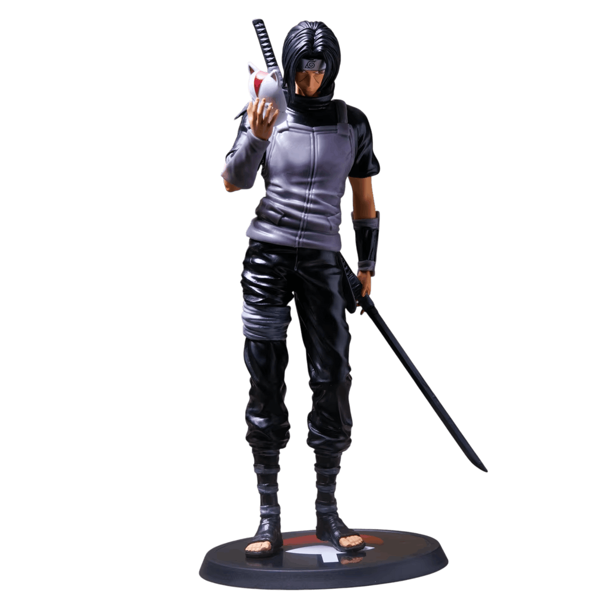 Figurine Itachi Uchiwa (Naruto), cernes peints sous les yeux, la marque du personnage — détourée, vue sans décor.