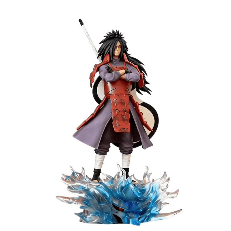 Figurine Naruto Madara Uchiha 42 cm vue de face, bras croisés sur socle tête de Susanoo bleue