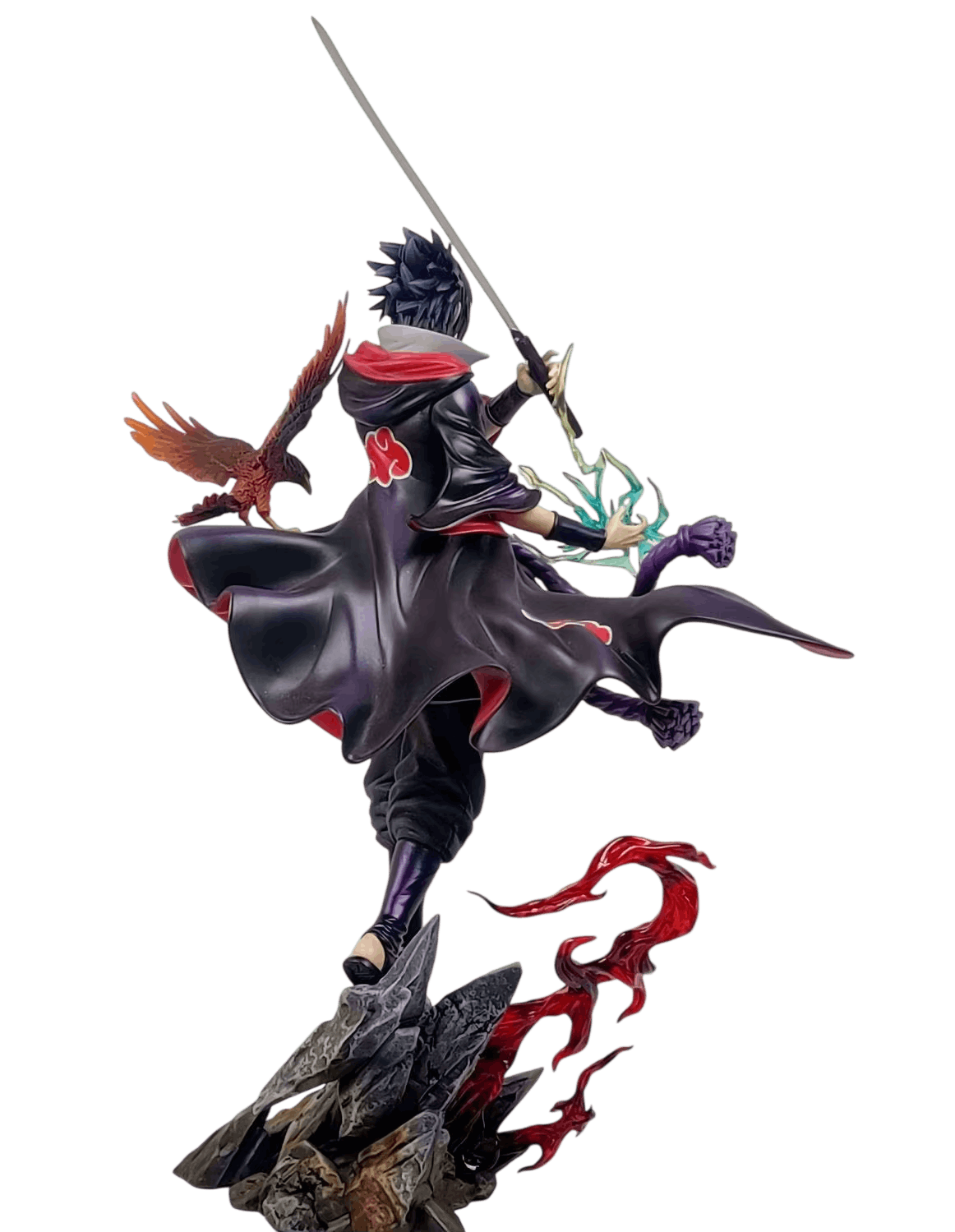 Figurine Sasuke Uchiha Akatsuki 24 cm vue de dos, katana levé et flammes rouges au socle