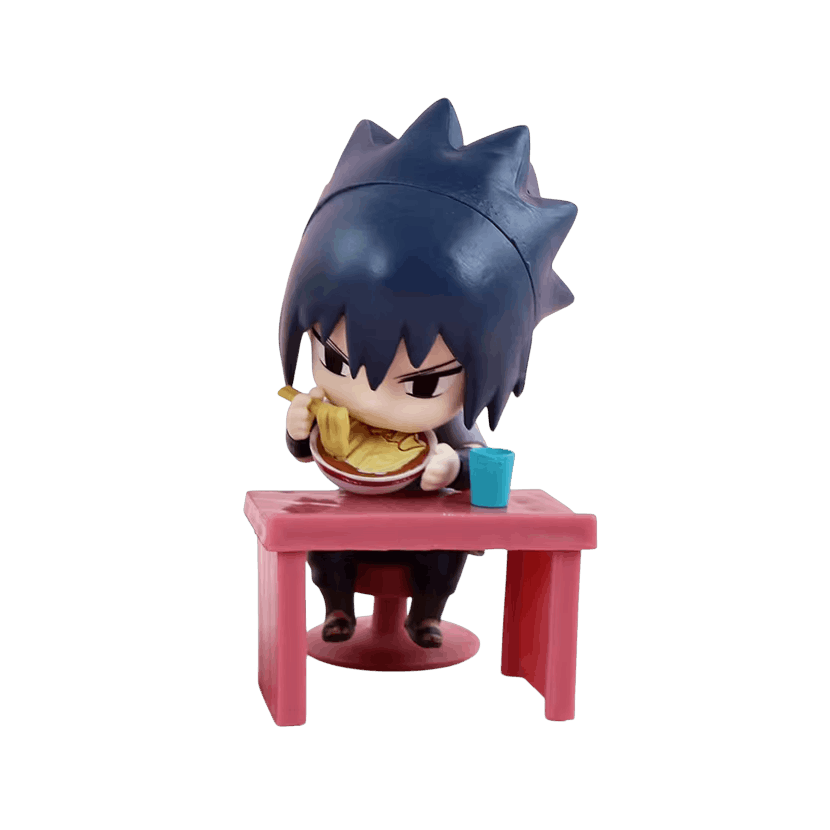 Figurine chibi Sasuke Uchiha attablé devant un bol de ramen - face