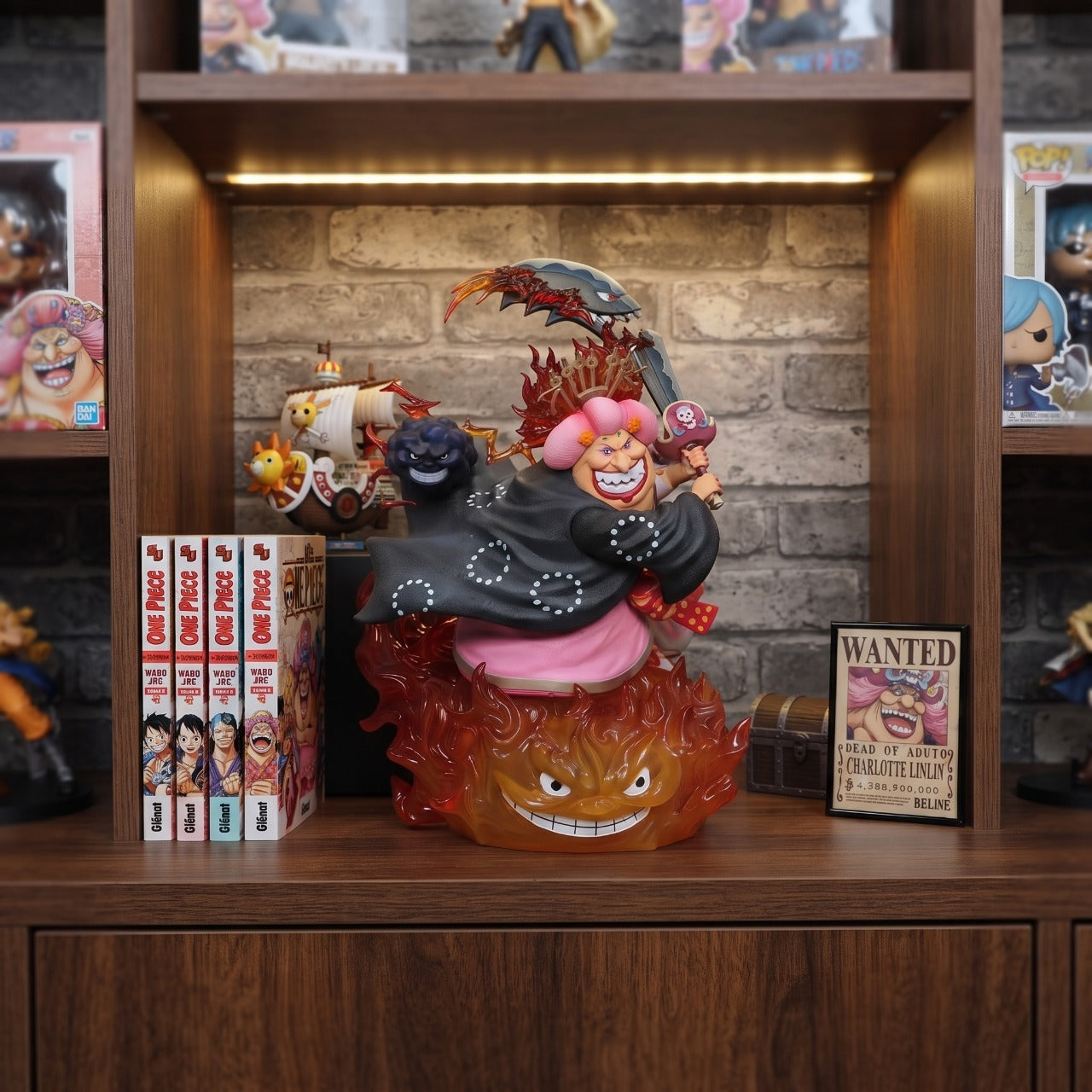 Figurine Big Mom exposee sur une etagere (decor non inclus)