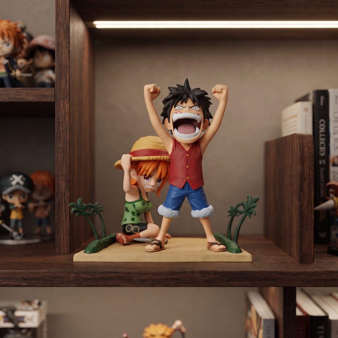 Diorama One Piece Luffy hurlant et Nami coiffée du chapeau de paille, exposé sur une étagère (décor non inclus)