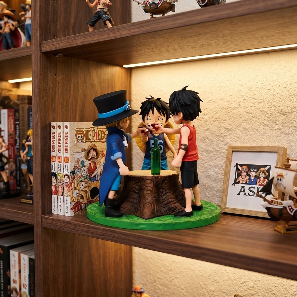 Figurine Luffy, Ace & Sabo serment de fraternité exposée sur une étagère (décor non inclus) - One Piece