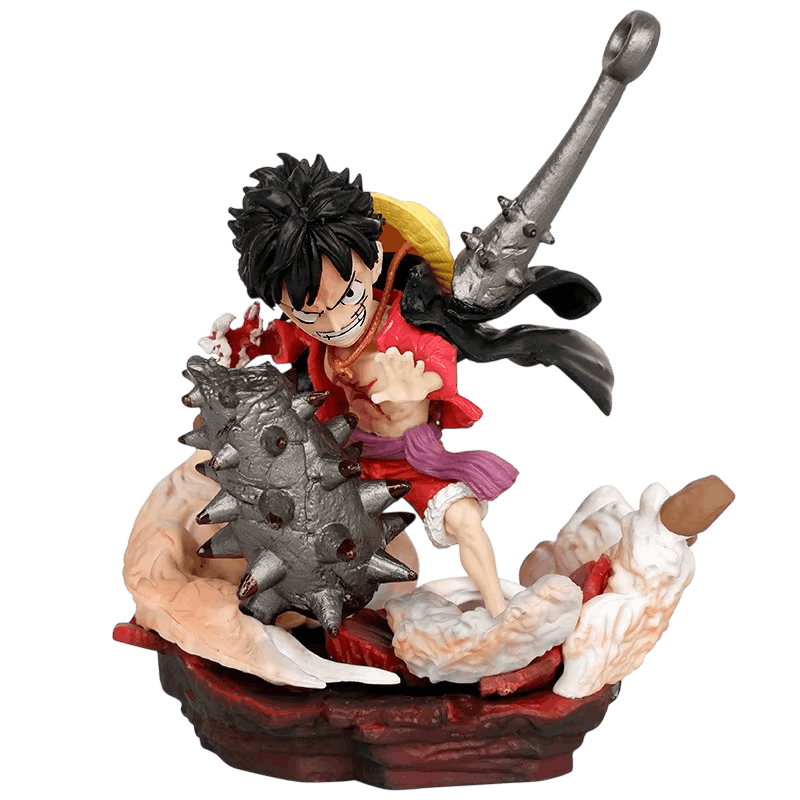 Figurine chibi Luffy One Piece de face : grosse tête, haut rouge ouvert, ceinture violette, chapeau de paille dans le dos, massue à pointes et socle rocheux rouge
