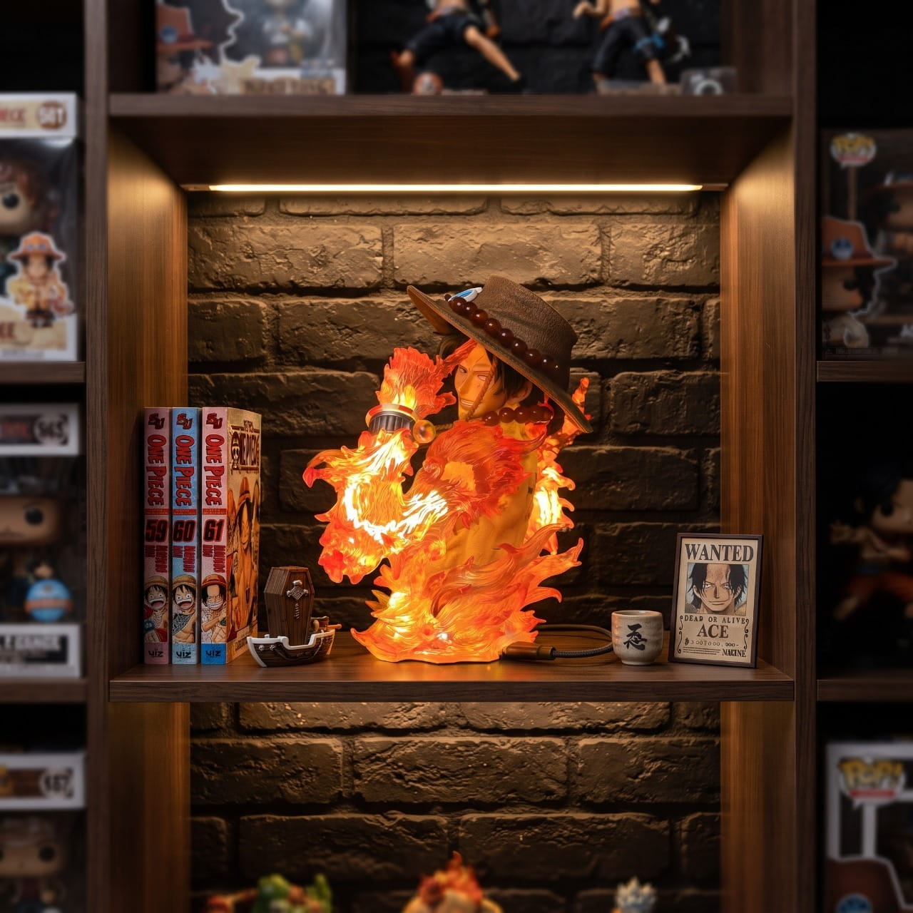 Figurine Portgas D Ace brasier flammes One Piece - exposee sur une etagere (decor non inclus)