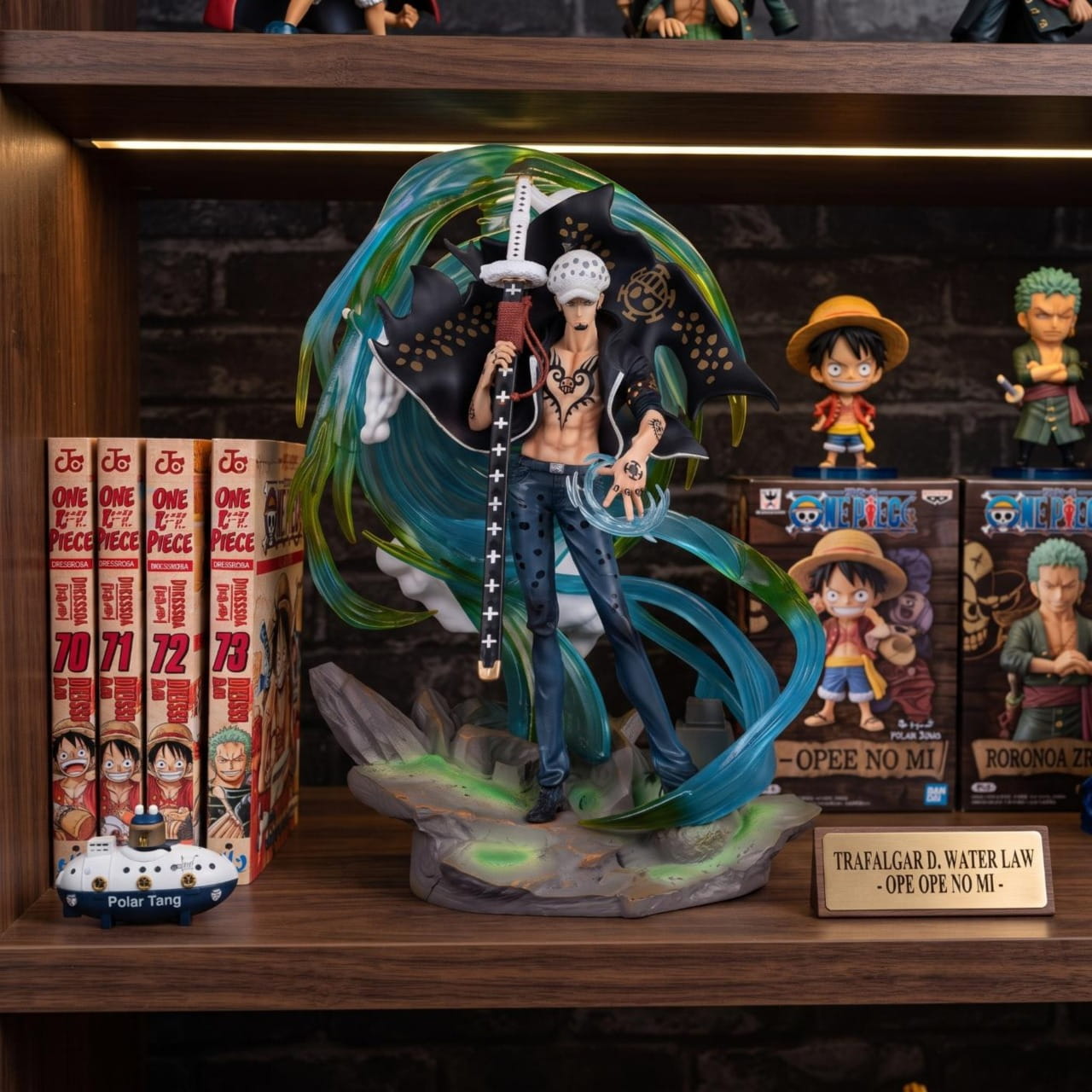 Figurine Trafalgar Law Room One Piece - exposee sur une etagere (decor non inclus)