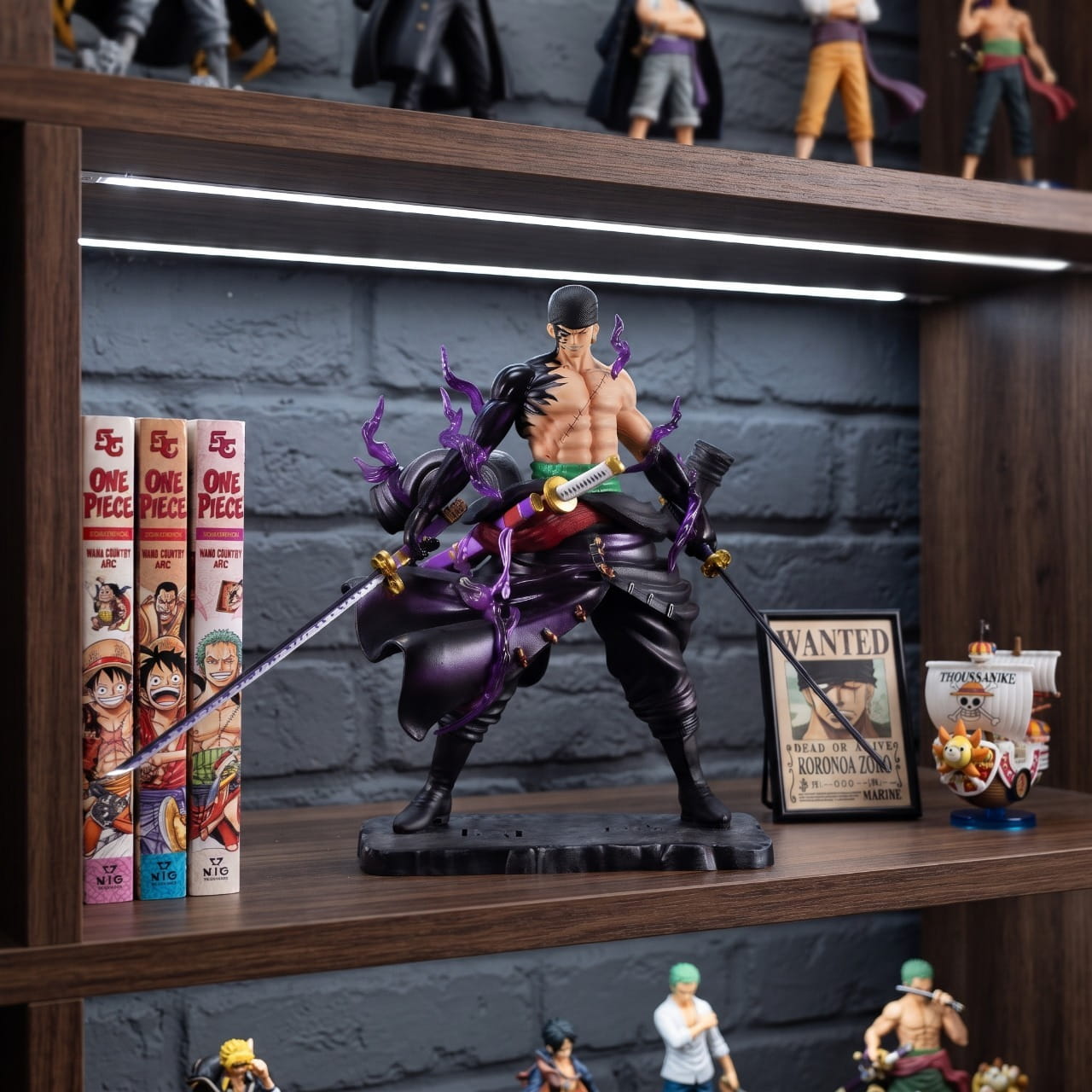 Figurine Zoro lames noires Haki One Piece - exposee sur une etagere (decor non inclus)