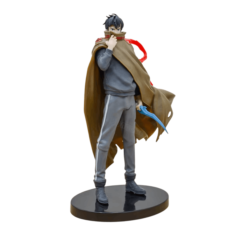 Figurine Sung Jinwoo de face en cape beige à cordon rouge, survêtement gris et dague bleue, socle noir