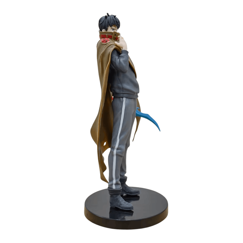 Figurine Sung Jinwoo de profil, cape beige retombant le long du corps, dague bleue tenue basse