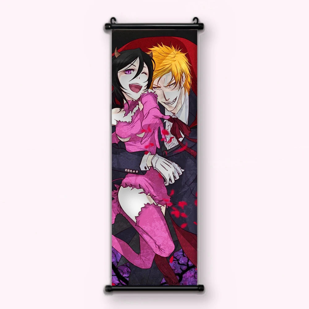 deux personnages enlacés, robe rose à volants et costume noir, pétales rouges, kakémono vu de face