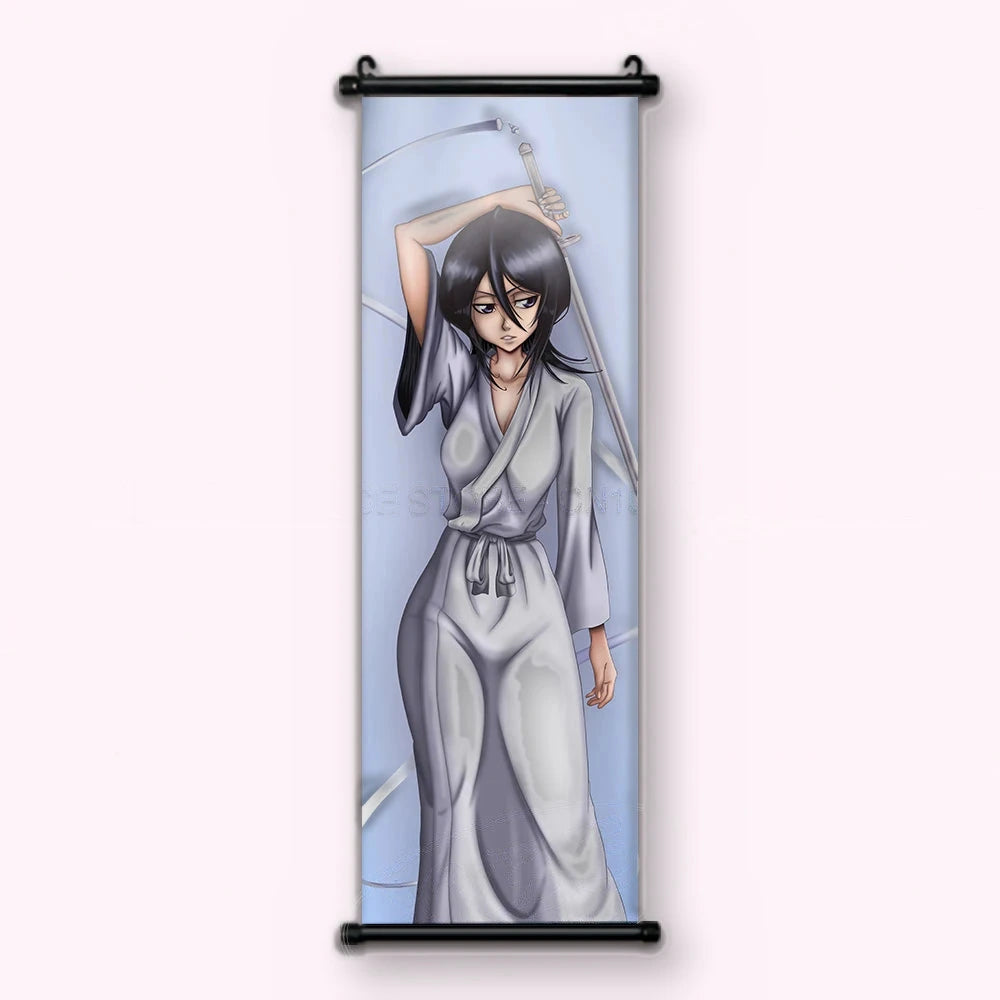 femme en kimono blanc ceinturé, katana levé derrière la tête, fond gris-bleu strié, kakémono vu de face