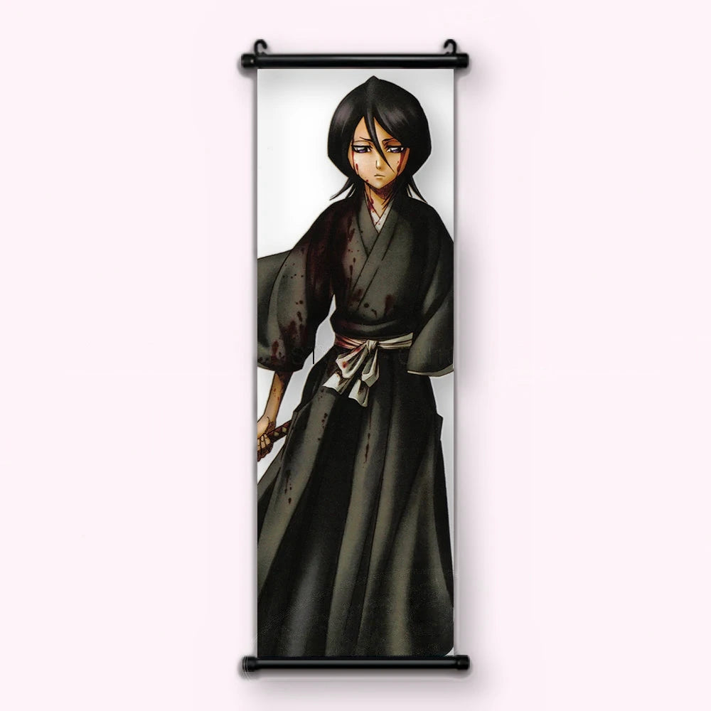 Rukia en kimono noir taché de sang, ceinture blanche, sabre en main, kakémono vu de face
