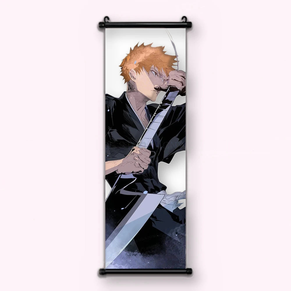 Ichigo en kimono noir tenant à deux mains une large lame devant son visage, kakémono vu de face