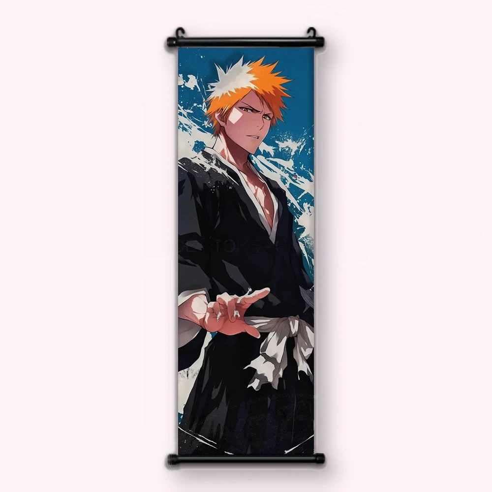 Ichigo debout en kimono noir, main droite tendue, fond bleu éclaboussé de blanc, kakémono vu de face