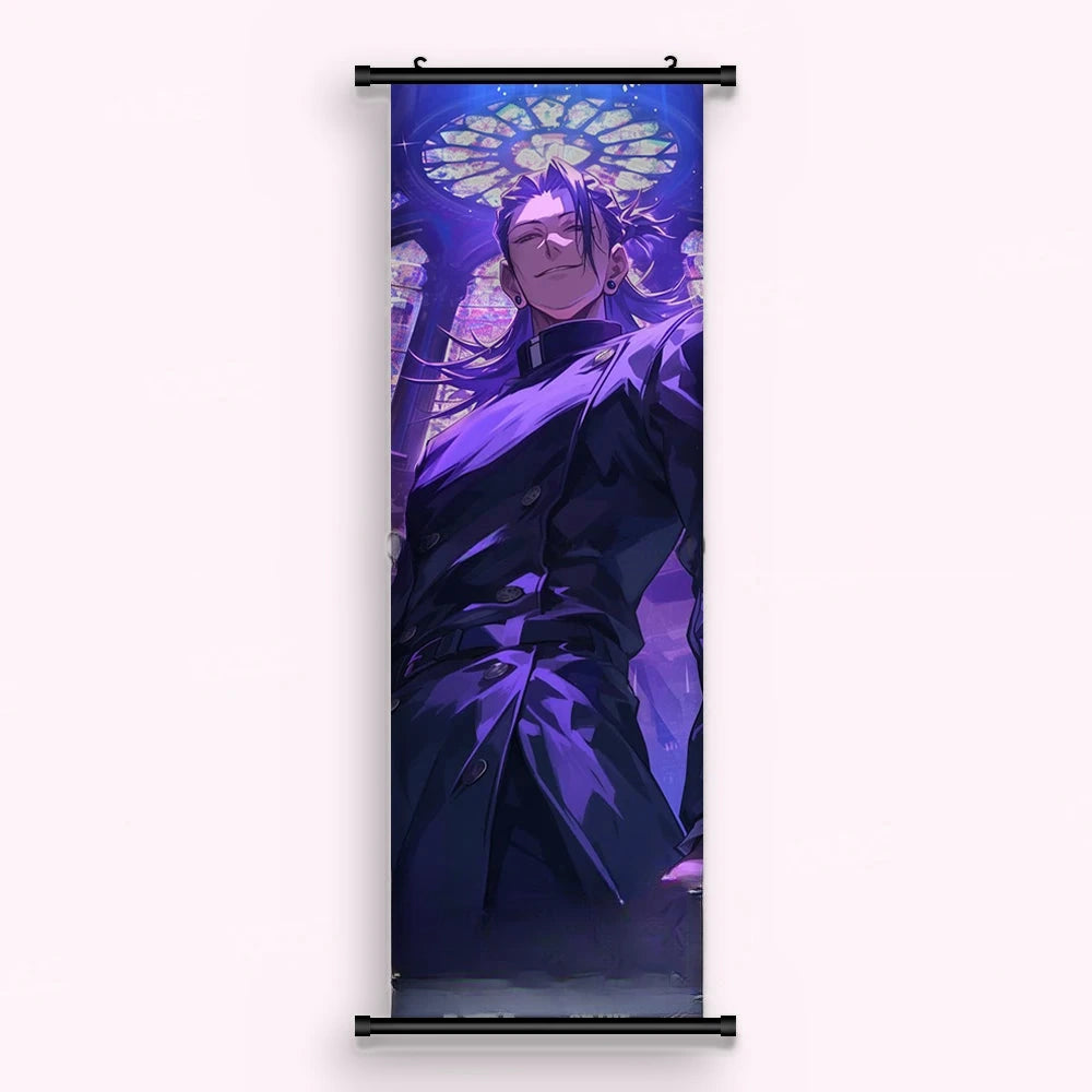 Kakémono Jujutsu Kaisen Suguru Geto devant une rosace violette, vu de face : toile imprimée tendue entre ses deux baguettes de bois, cordon de suspension fourni