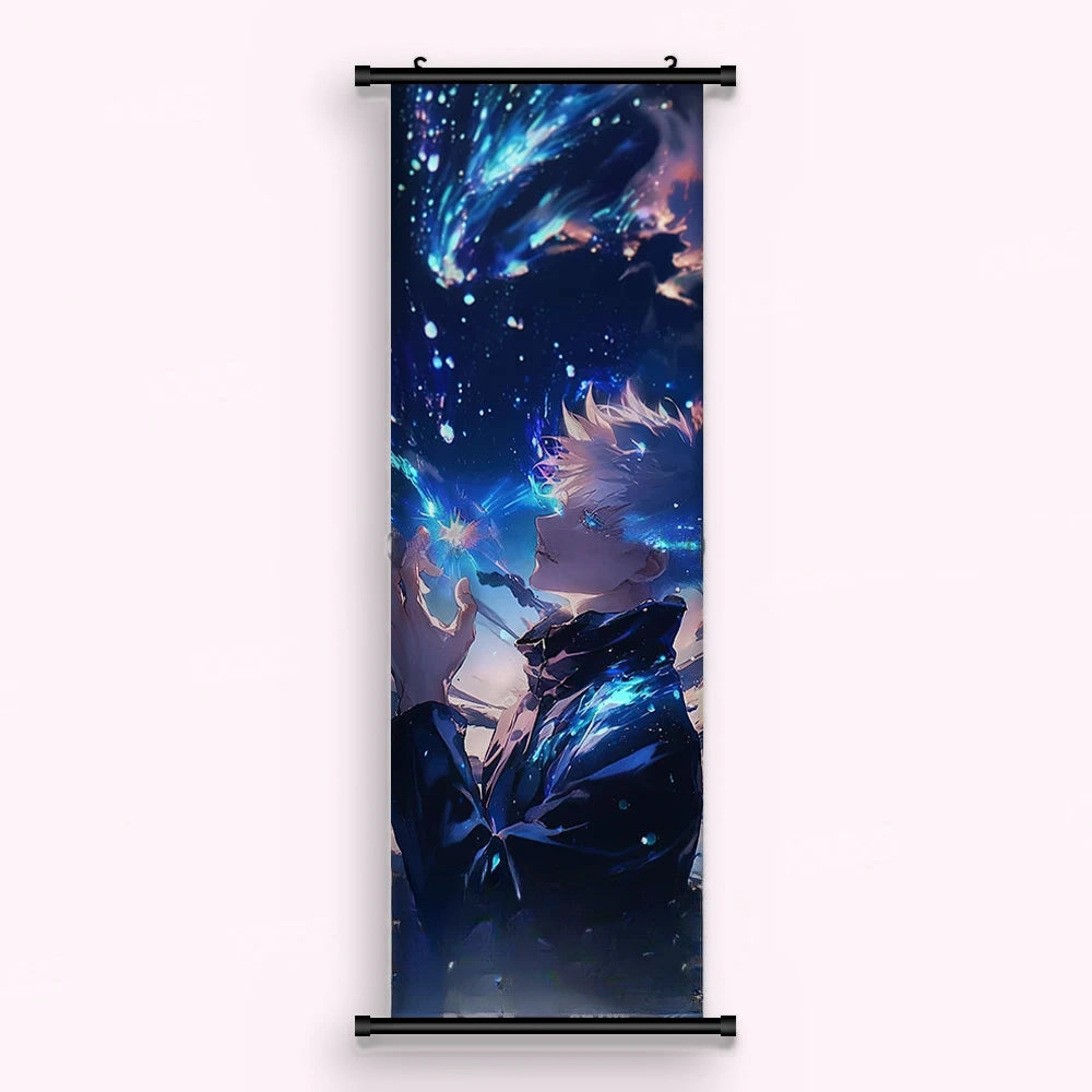 Kakémono Jujutsu Kaisen Satoru Gojo entouré d'éclats bleus dans un ciel nocturne, vu de face : toile imprimée tendue entre ses deux baguettes de bois, cordon de suspension fourni