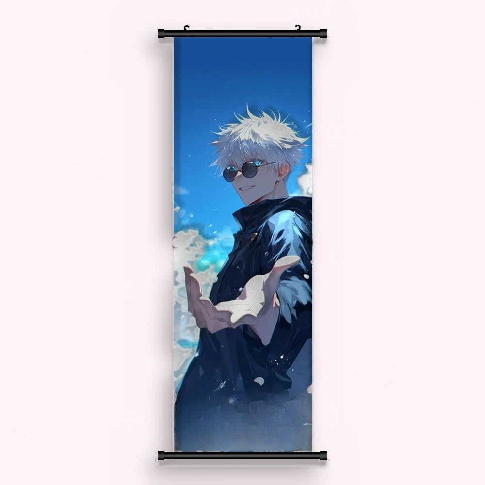 Kakémono Jujutsu Kaisen Satoru Gojo en lunettes rondes, la main tendue devant un ciel bleu, vu de face : toile imprimée tendue entre ses deux baguettes de bois, cordon de suspension fourni