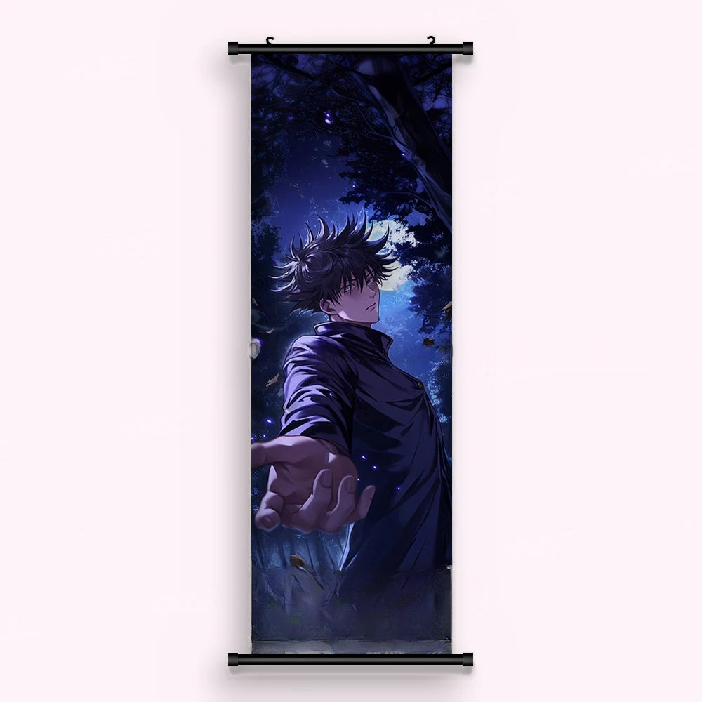 Kakémono Jujutsu Kaisen Megumi Fushiguro dans une forêt de nuit, la main tendue, vu de face : toile imprimée tendue entre ses deux baguettes de bois, cordon de suspension fourni