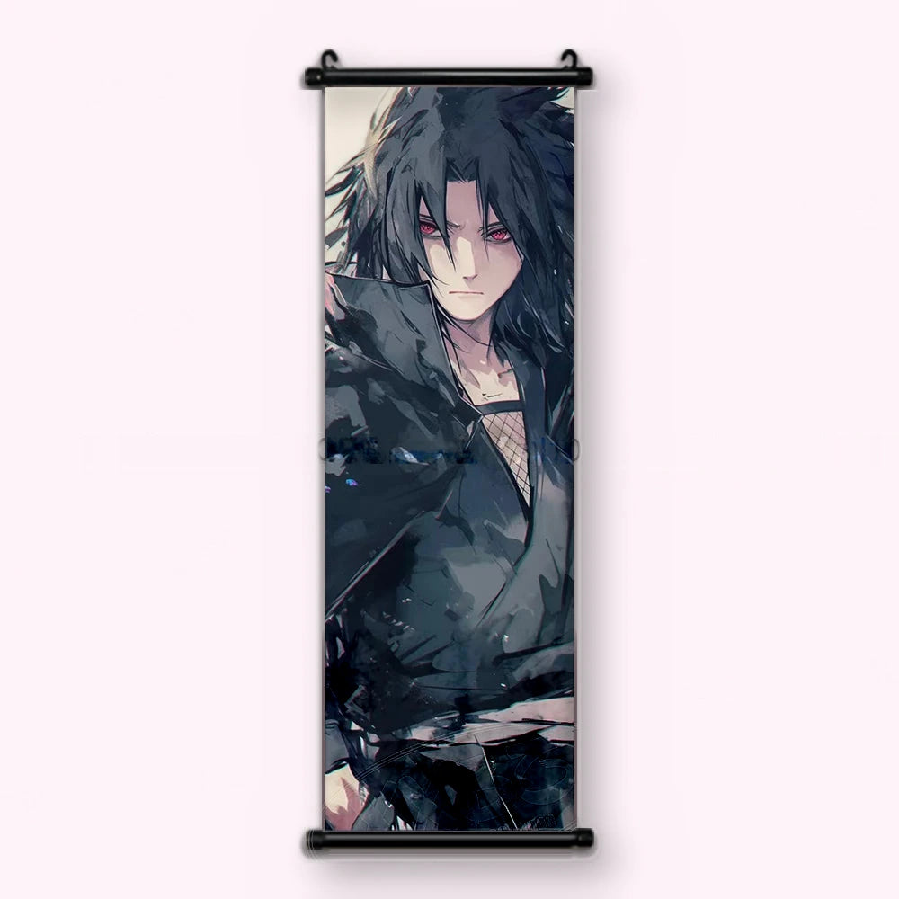 Kakémono Naruto, Sasuke de face, les yeux rouges, tenue sombre à col haut, vu de face : toile tendue entre ses deux baguettes de bois, cordon de suspension fourni