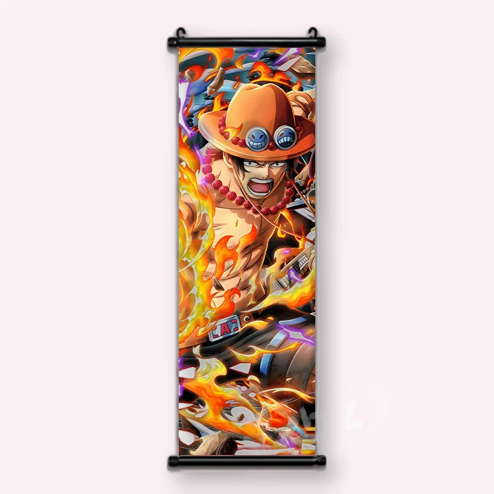 Ace torse nu sous un chapeau orange à smileys, flammes orangées et violettes, kakémono vu de face