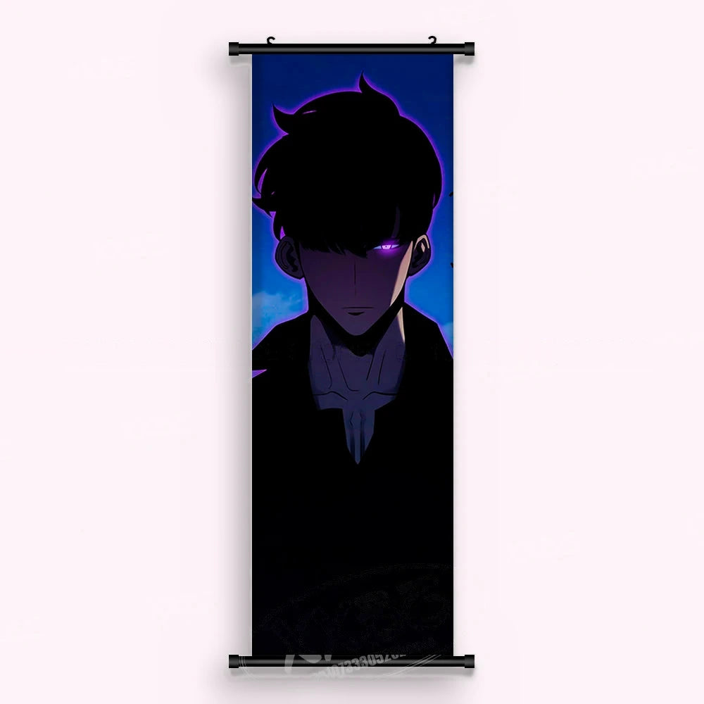 Kakémono Solo Leveling, portrait de Sung Jinwoo de face, col relevé, sur un dégradé bleu nuit, vu de face : toile tendue entre ses deux baguettes de bois, cordon de suspension fourni