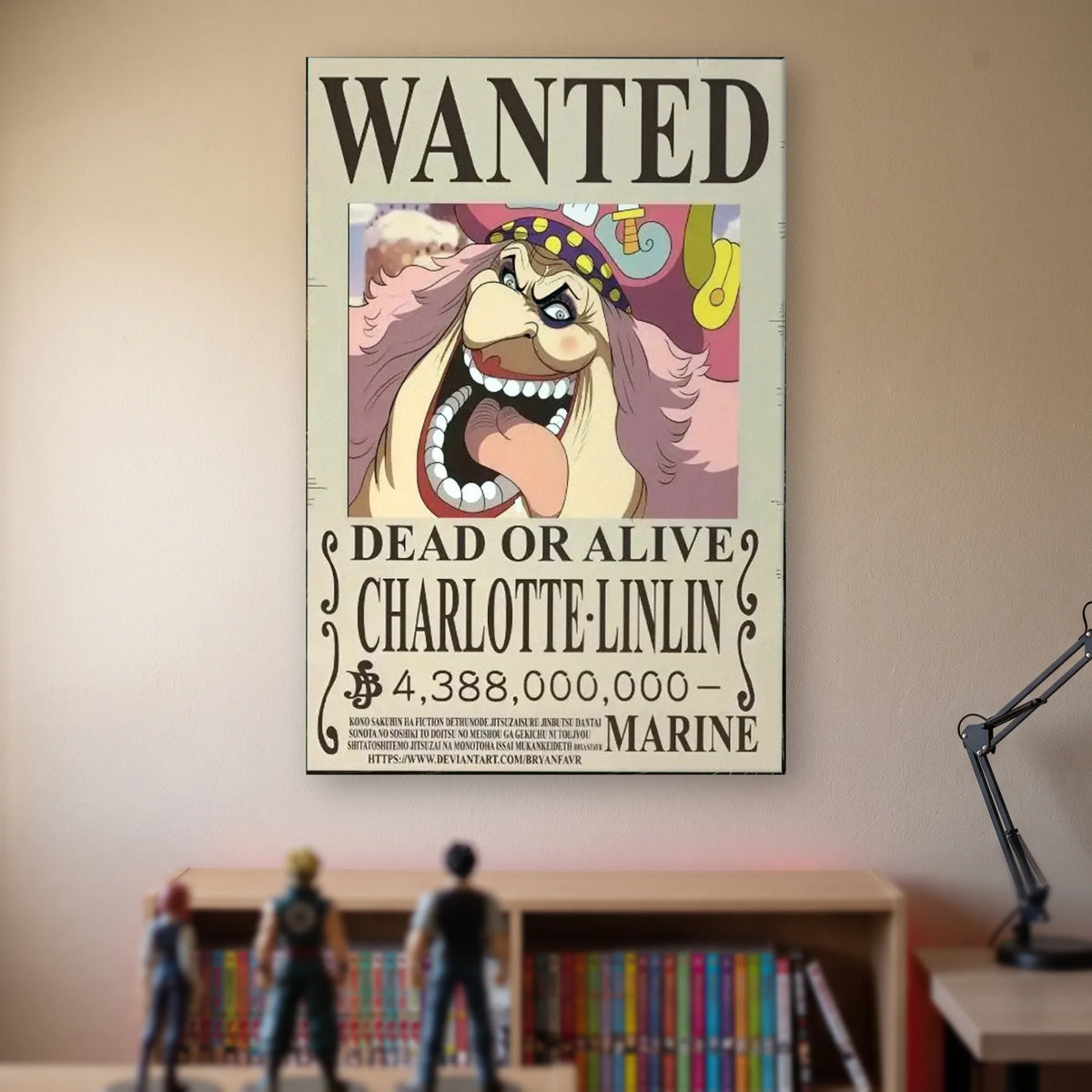 Affiche One Piece WANTED de Charlotte Linlin, prime de 4 388 000 000 berrys, accrochée sans cadre sur le mur beige d'une chambre, au-dessus d'une étagère de tomes de manga et de figurines