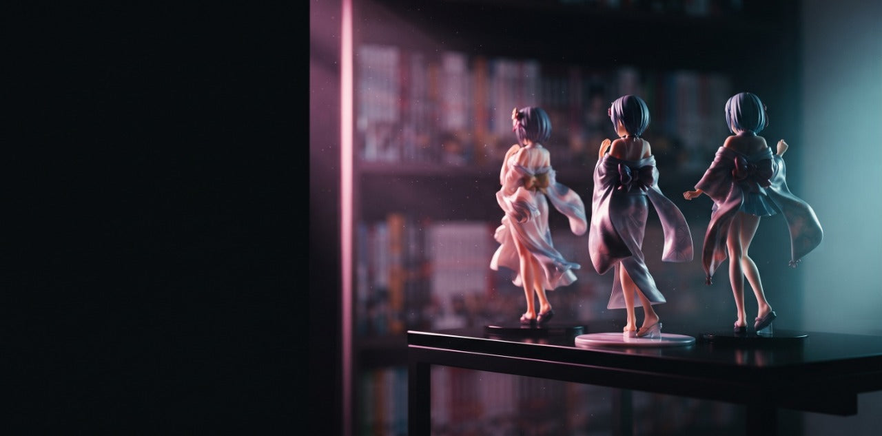 Vitrine de figurines ecchi et bishoujo en eclairage neon violet